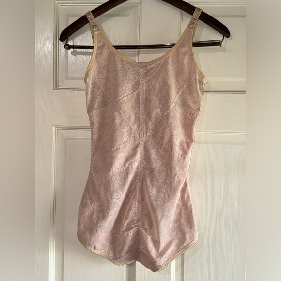 Re Define Shaping Bodysuit Nude Size Medium - Picture 2 of 4